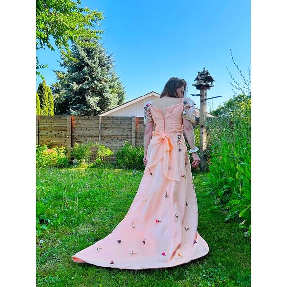 Vintage Handmade Ball Gown Handpainted 3 D Roses Fits size M 8 Full Train Peach - Picture 11 of 16